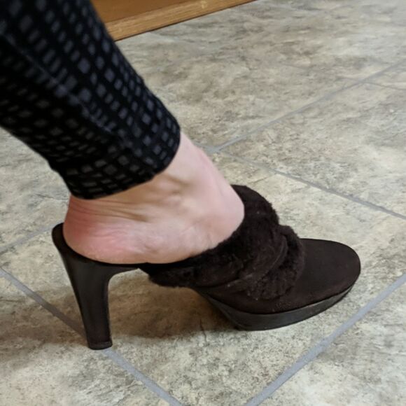 ENZO ANGIOLINI Eastercero Brown Suede Fur
Mules 7 - Picture 12 of 12